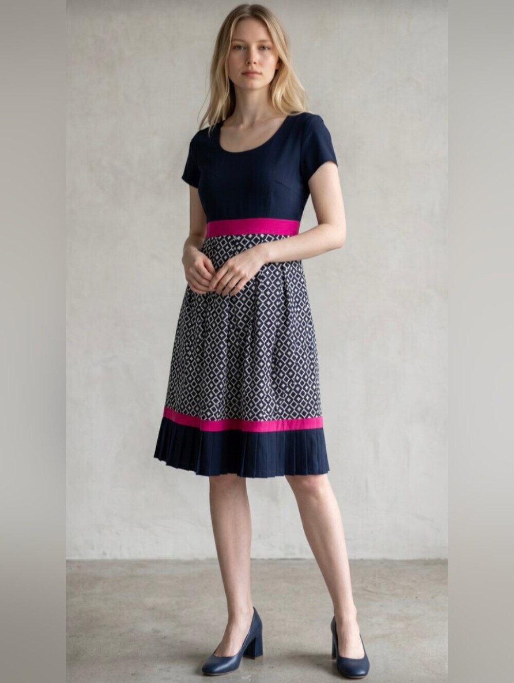 NWT! ENFOCUS STUDIO! BLACK, BLUE, PINK & WHITE STRETCH GEOMETRIC DRESS! SZ 6